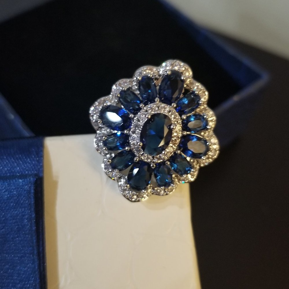 Swarovski Elements Blue Crystal Floral Women's Ring size 9 - Picture 3 of 8